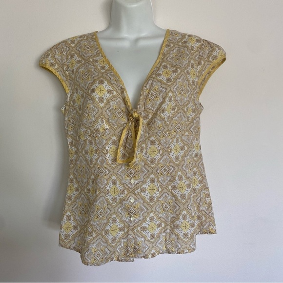GAP Tops - Y2K Gap Yellow and Tan Printed Tie Front Blouse